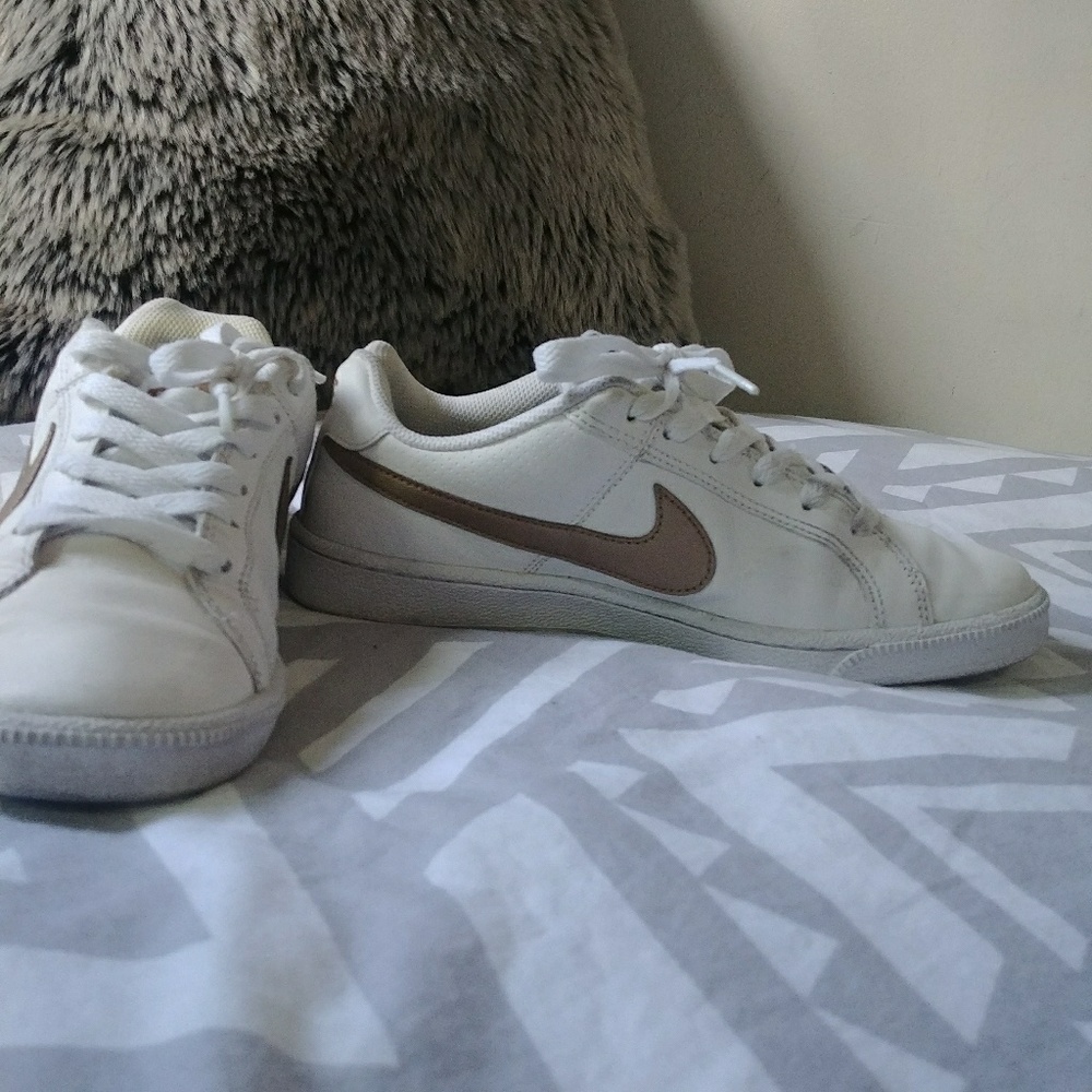 Nike court royale