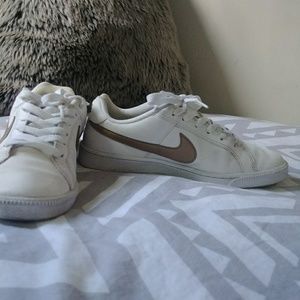 Nike court royale