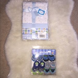 NWT 4 Receiving Blankets & 4 pairs of cute socks!