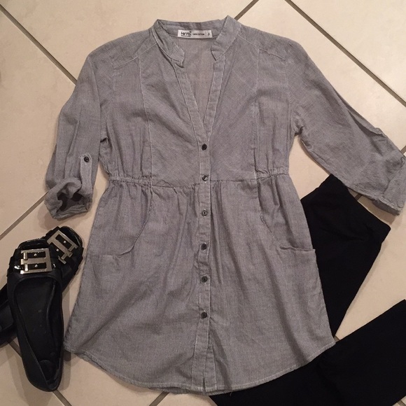 Kirra Tops - $⬇️!! Kirra seersucker pattern tunic