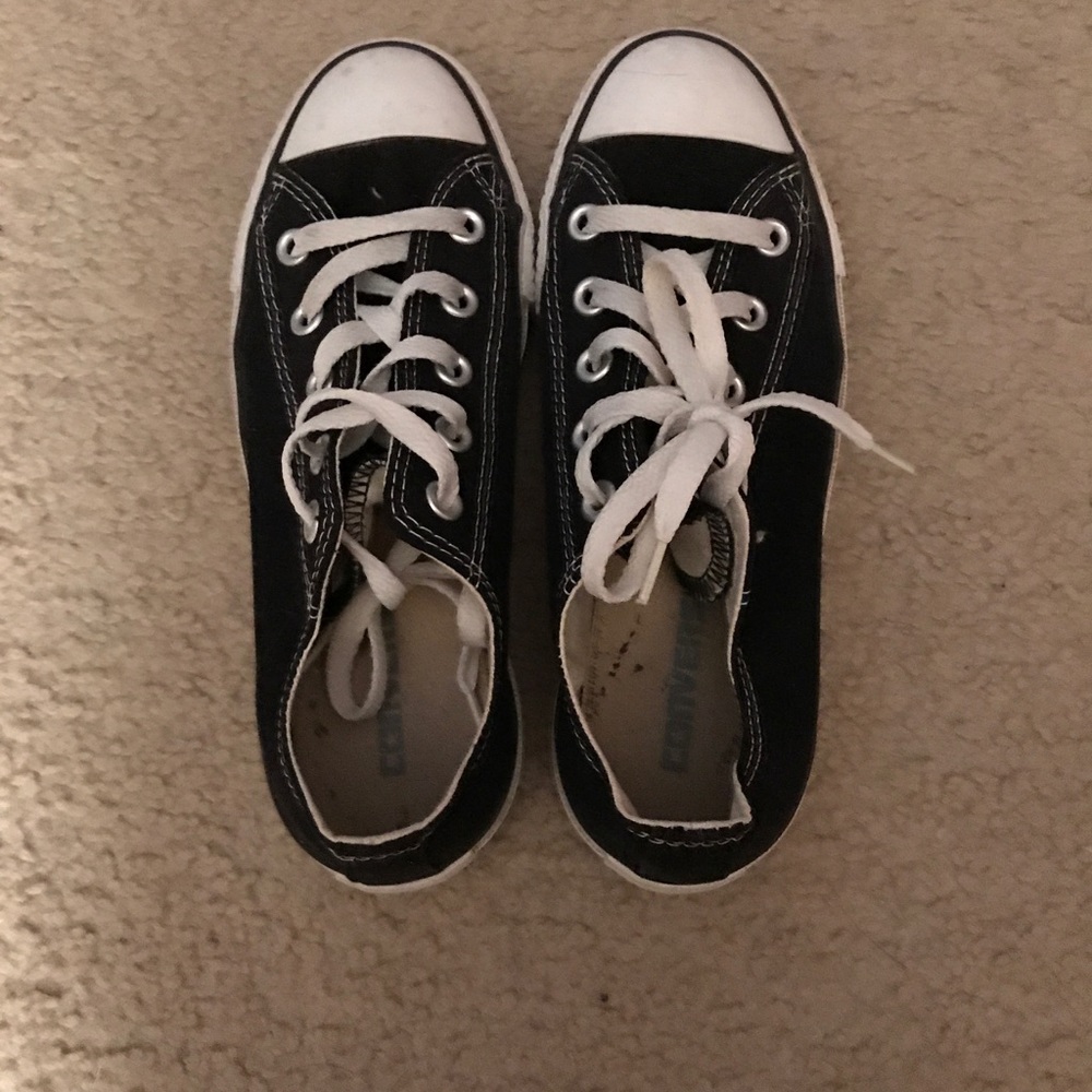 Black low top converse