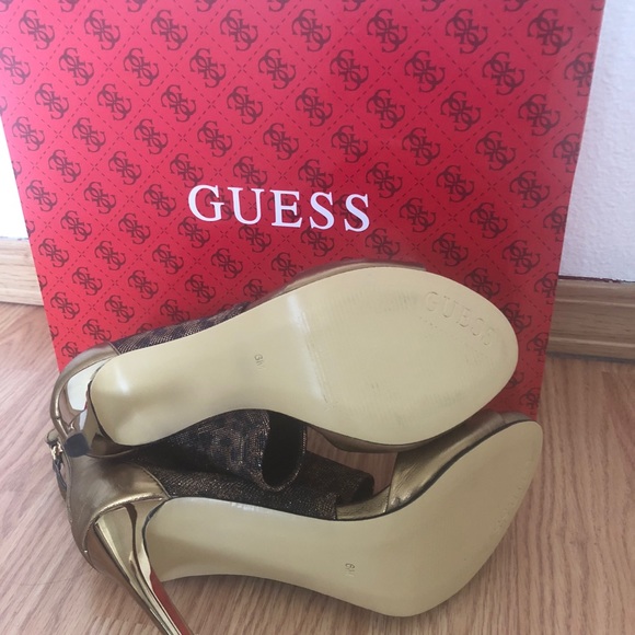 Guess 👠👠🎄 - Picture 3 of 3