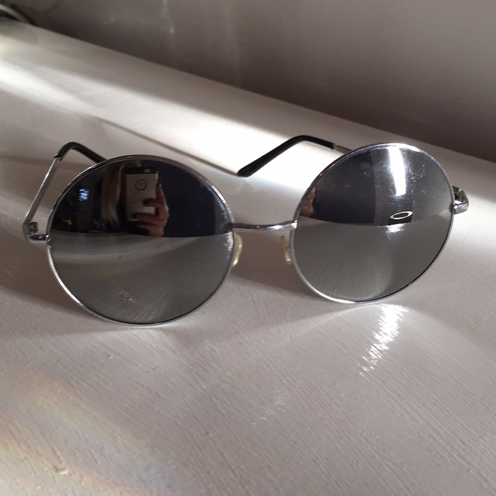Oversized Lennon Mirror Sunglasses Silver - Picture 2 of 6