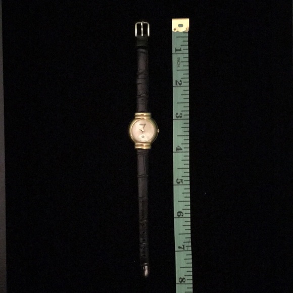 SOLD Vintage Gucci Gold and Mother of Pearl Watch - Picture 5 of 5