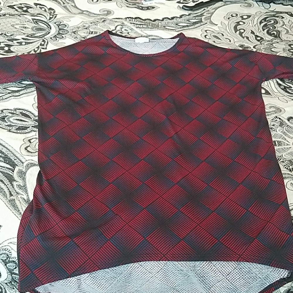 Cute LulaRoe Geometric Top