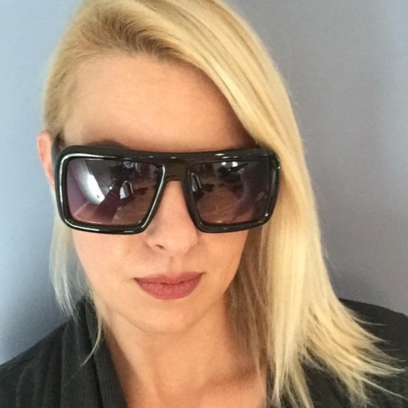 Black Oversized Retro Style Fashion Sunglasses - Picture 5 of 5