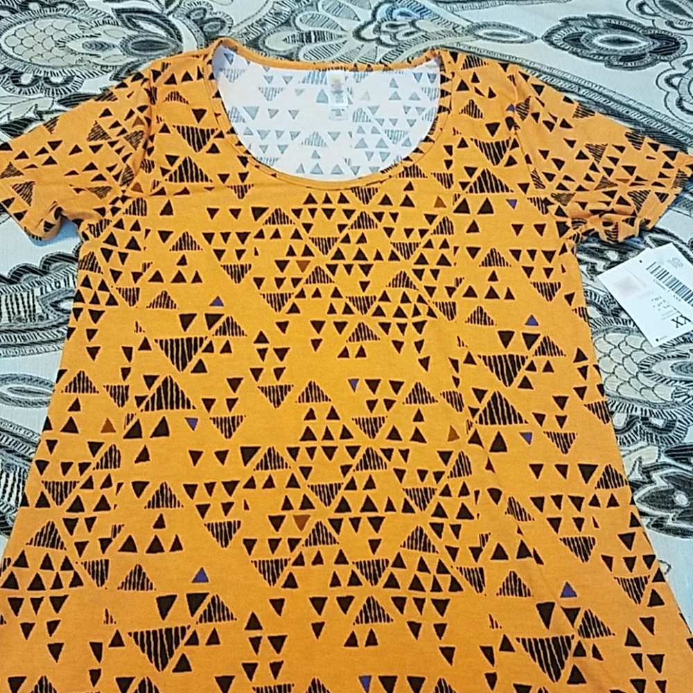 NWT LulaRoe Top
