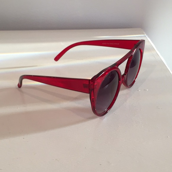 Red Fashion Sunglasses Unique - Picture 3 of 6