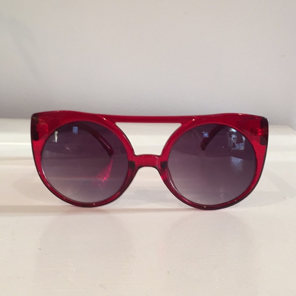 Red Fashion Sunglasses Unique - Picture 5 of 6