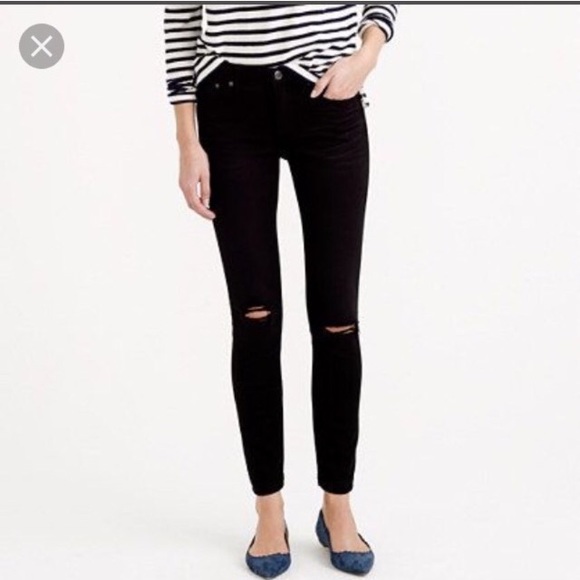 black jeans with rip in knee