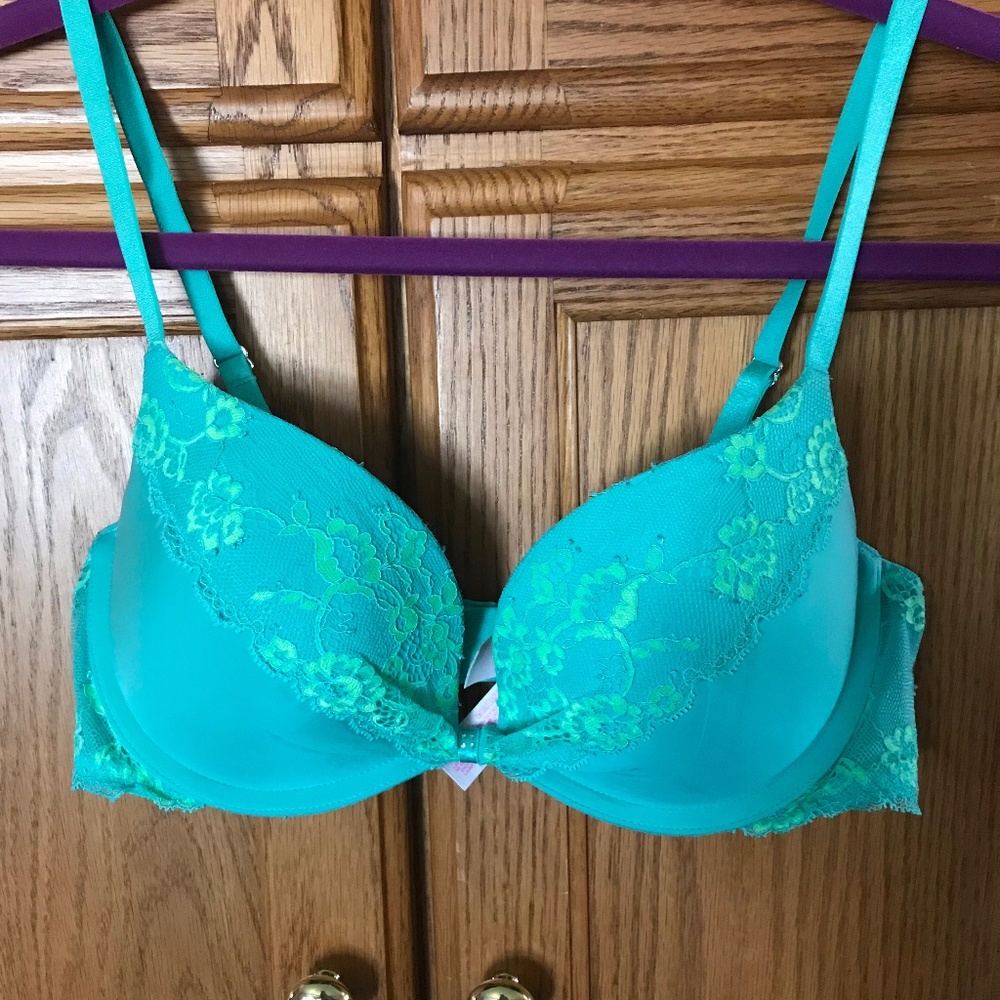 VS 34C Bra w/lace Turquoise