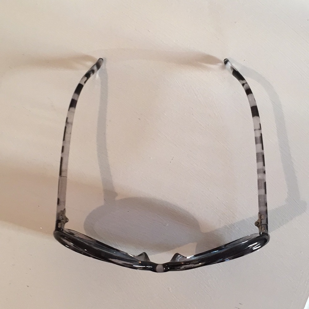 Gray Black Tortoise Shell Oversized Sunglasses - Picture 3 of 7