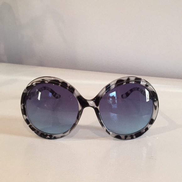 Gray Black Tortoise Shell Oversized Sunglasses - Picture 2 of 7