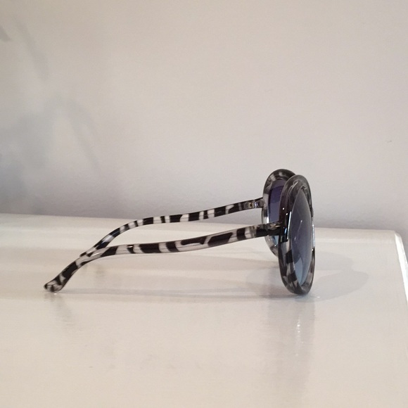 Gray Black Tortoise Shell Oversized Sunglasses - Picture 6 of 7