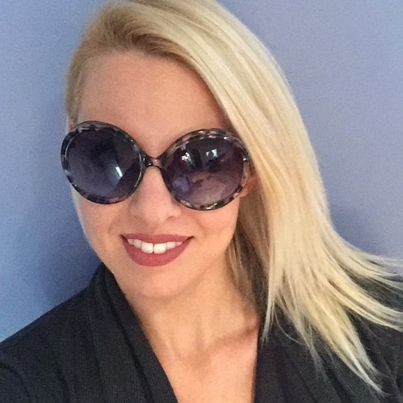 Gray Black Tortoise Shell Oversized Sunglasses - Picture 7 of 7