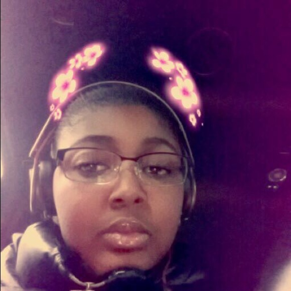 Meet your Posher, Aniya - Picture 1 of 1