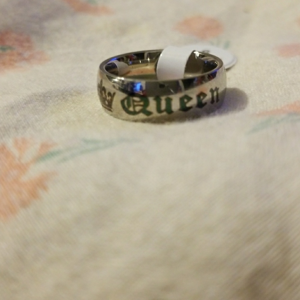 Sterling Silver Queen Band