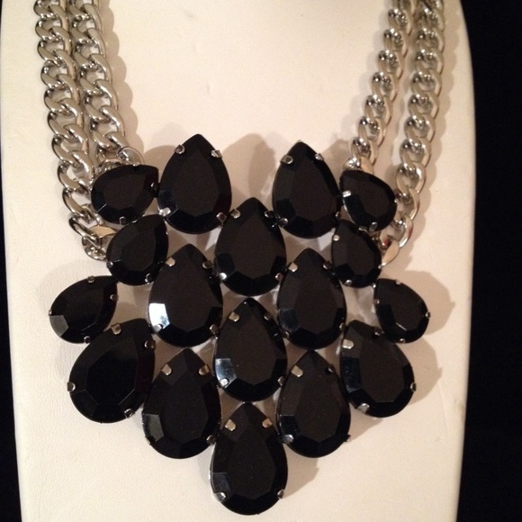 Statement Necklace Set - Picture 3 of 3