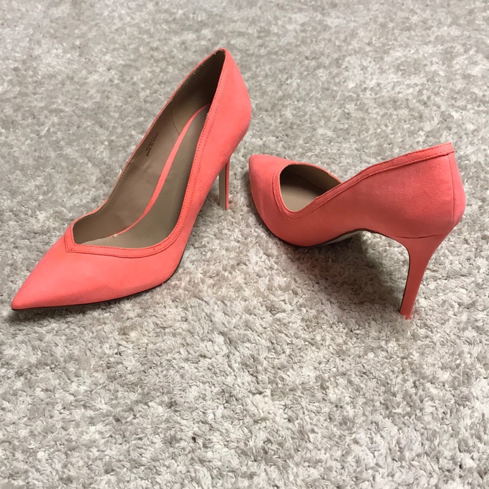Never worn pumps