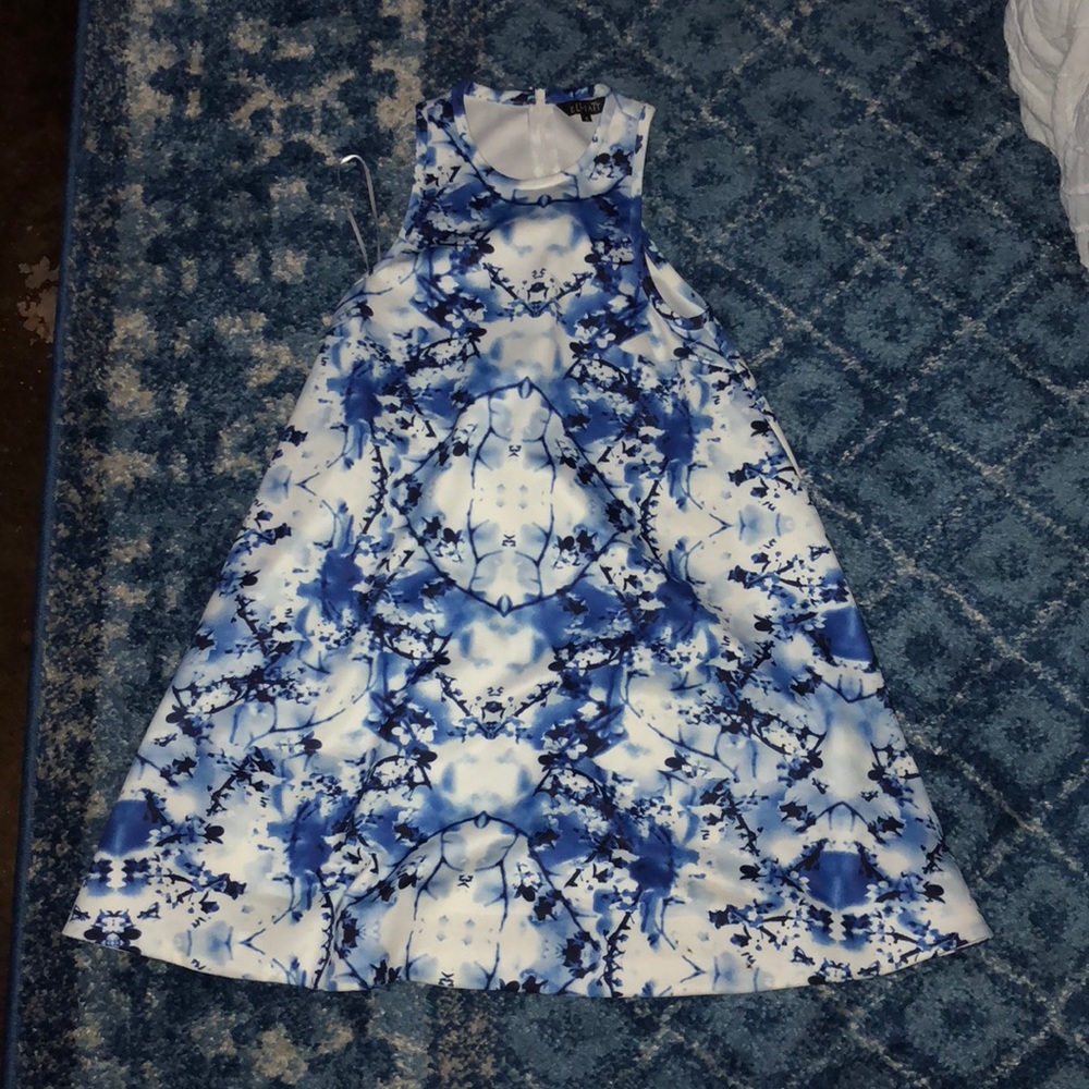 Elliatt blue and white shift dress size Small