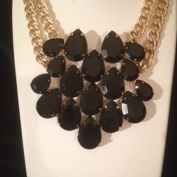 Statement Necklace Set - Picture 3 of 3