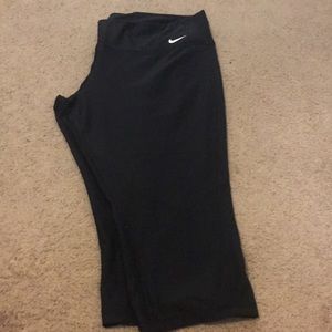 Black nike workout capris