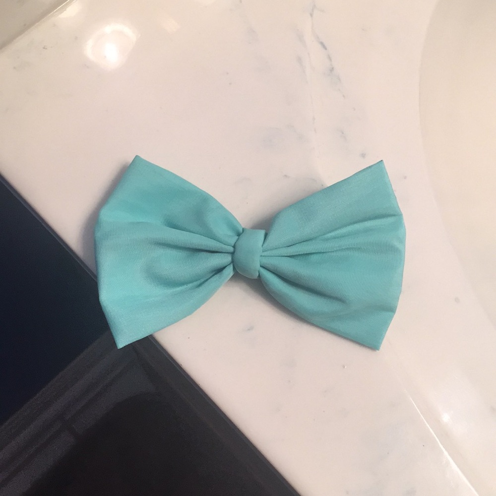 🎀Never Worn Beautiful Forever 21 Bow🎀