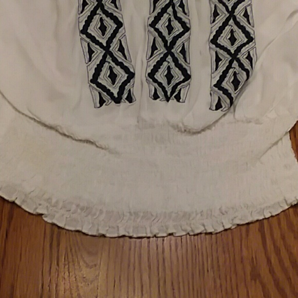 🐞Peasant type Blouse🐞 - Picture 3 of 4