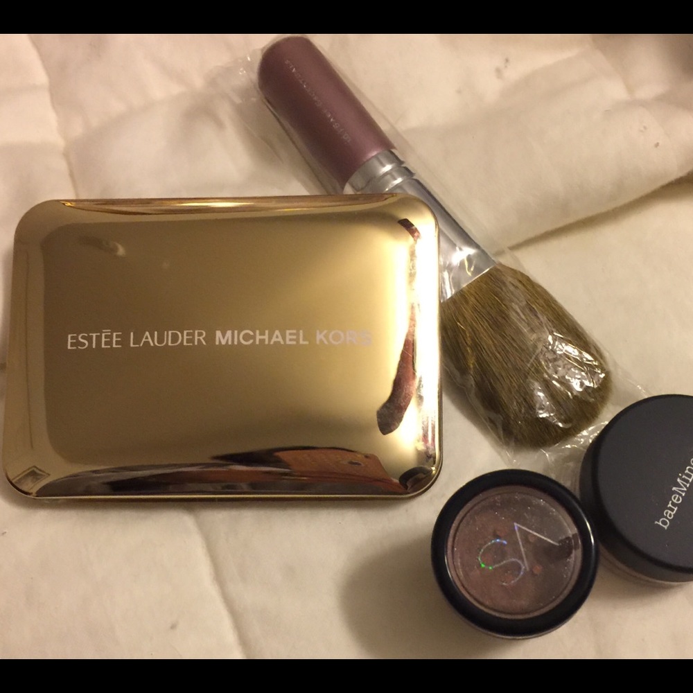 Estée Lauder blush and lot