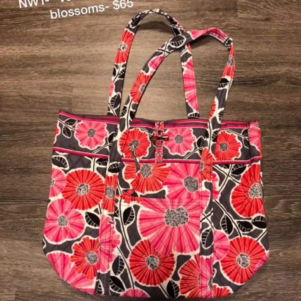 NWT- Vera tote- in cheery blossoms