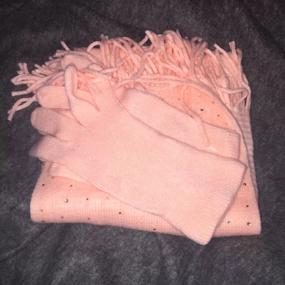 SOLD Scarf and gloves set
