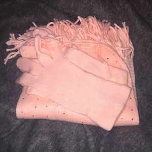 SOLD Scarf and gloves set
