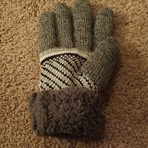 NWOT Fleece Lined Winter Gloves - Picture 3 of 3