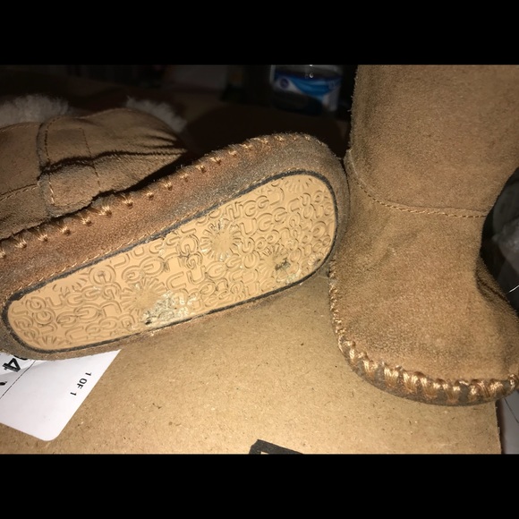 Baby uggs size 2/3 - Picture 2 of 3