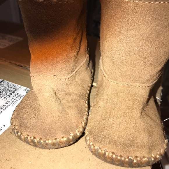 Baby uggs size 2/3 - Picture 3 of 3