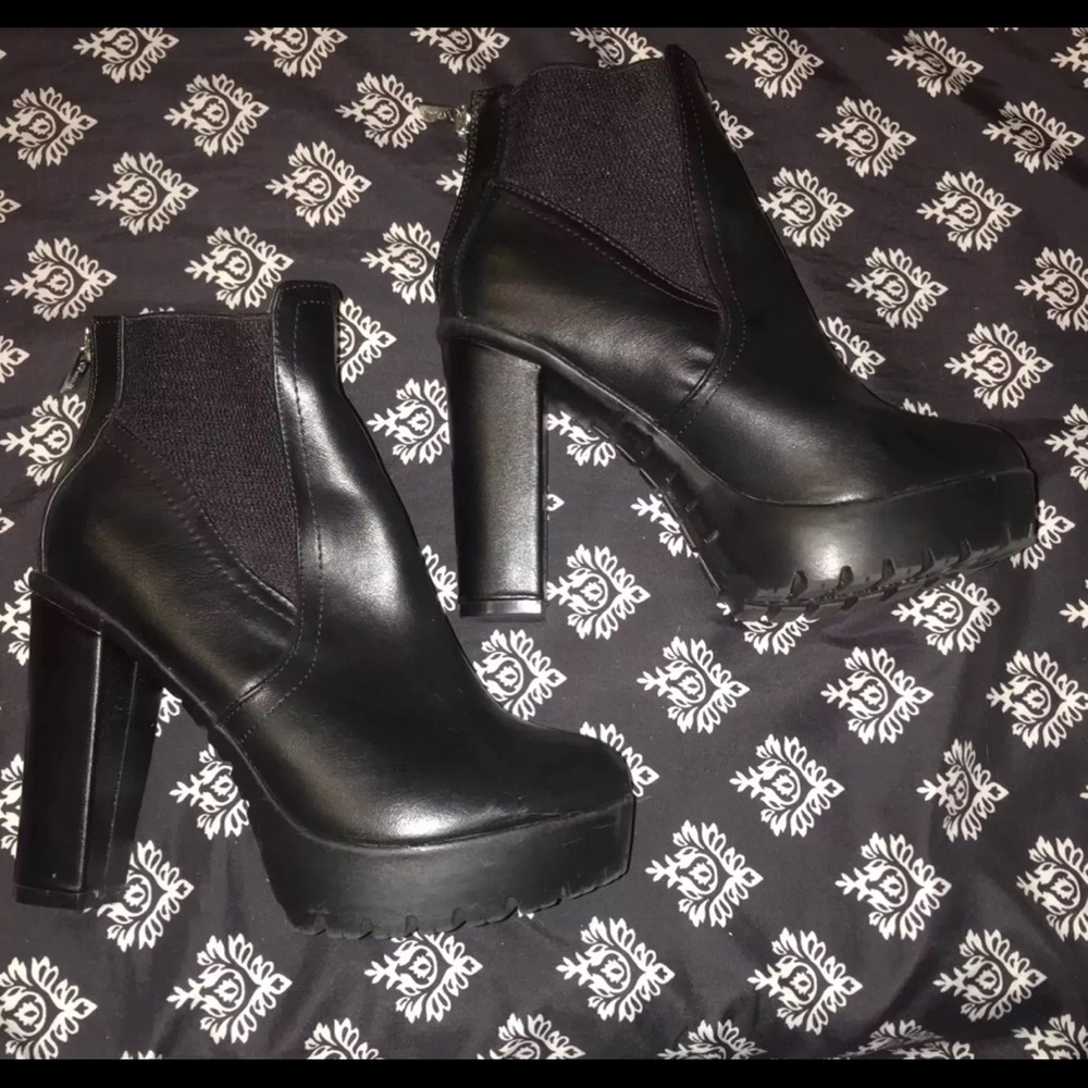 Black heeled Booties