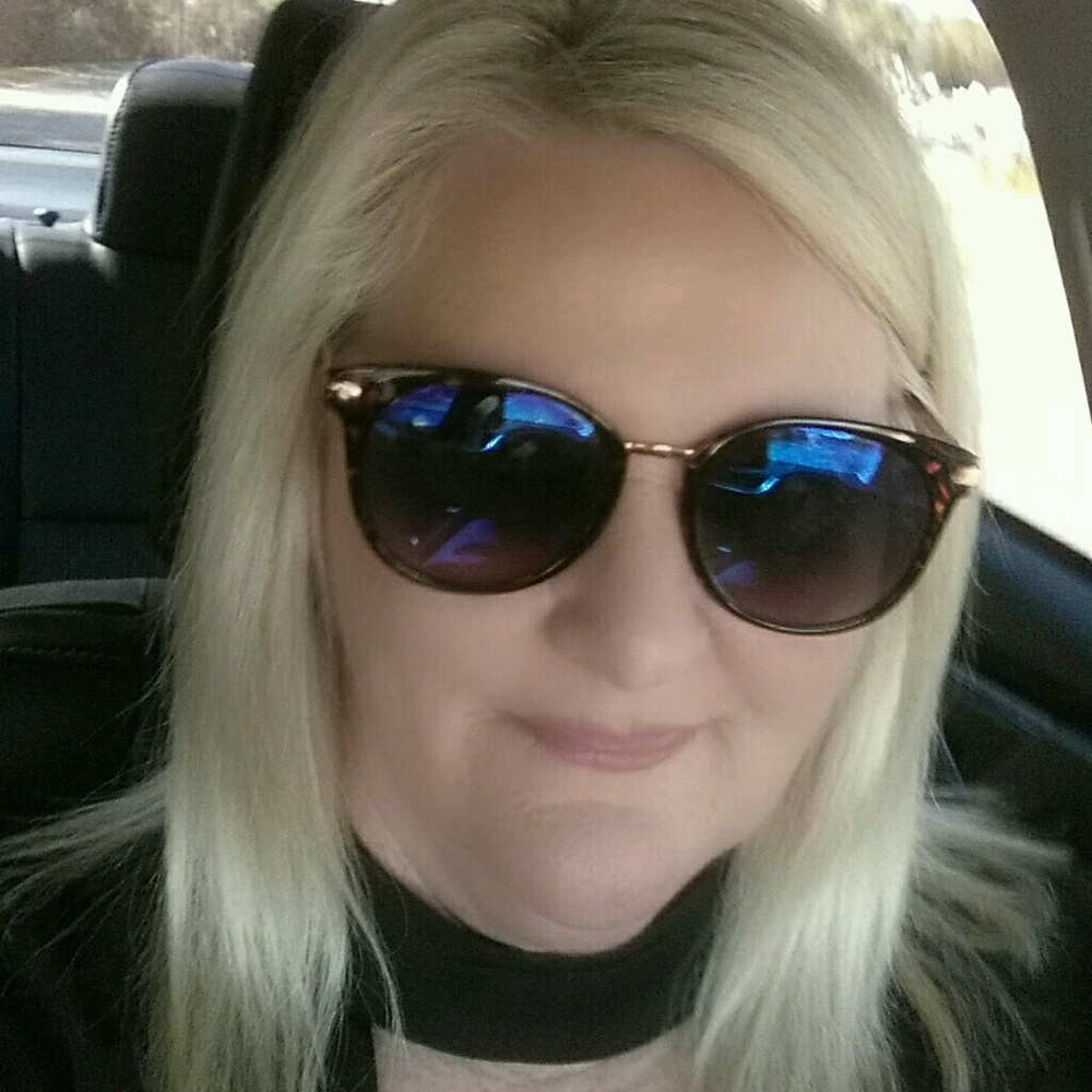 Meet your Posher, Lori