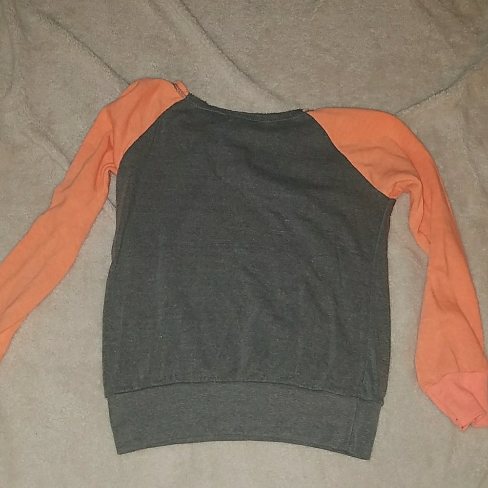 Nice soft shirt - Picture 2 of 3