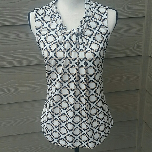 Banana Republic Tops - 🍌Banana Republic Geo Chain Link Top