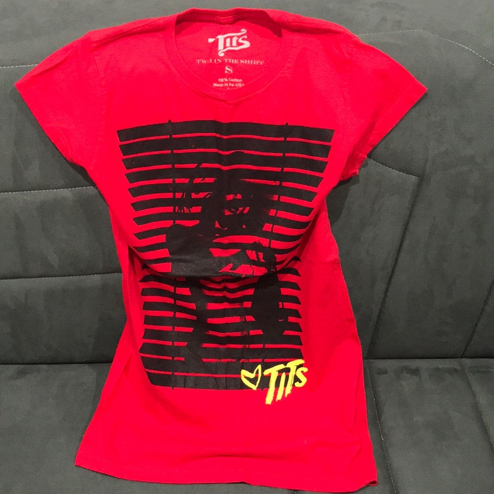 Tits two in the shirt