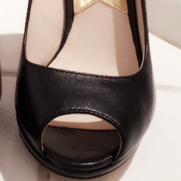 Michael Kors black Leather peep toe pumps. Size5.5 - Picture 5 of 6