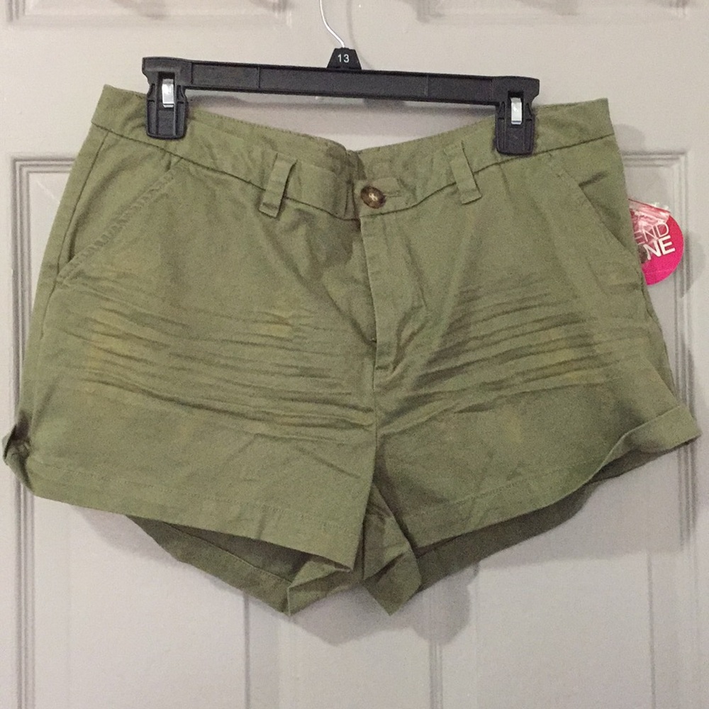 Olive green shorts ✨