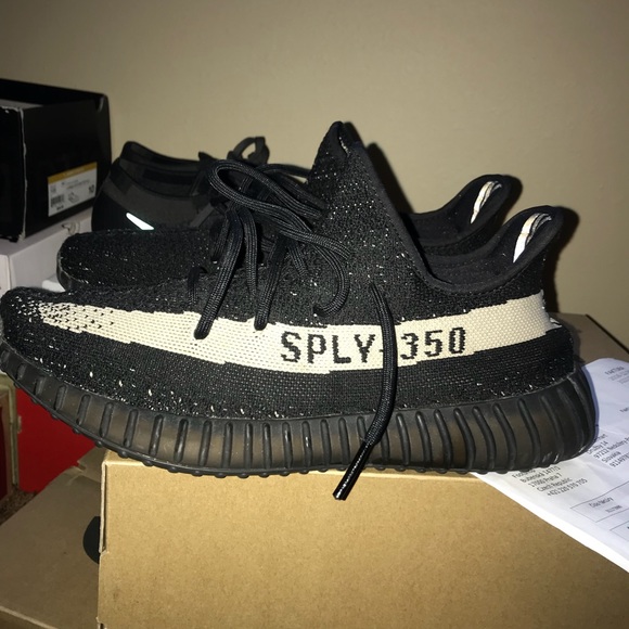 (PRICE NEGOTIABLE) Yeezy 350 V2 “Oreo” - Picture 3 of 8