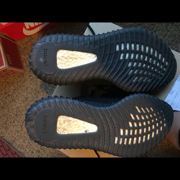 (PRICE NEGOTIABLE) Yeezy 350 V2 “Oreo” - Picture 4 of 8