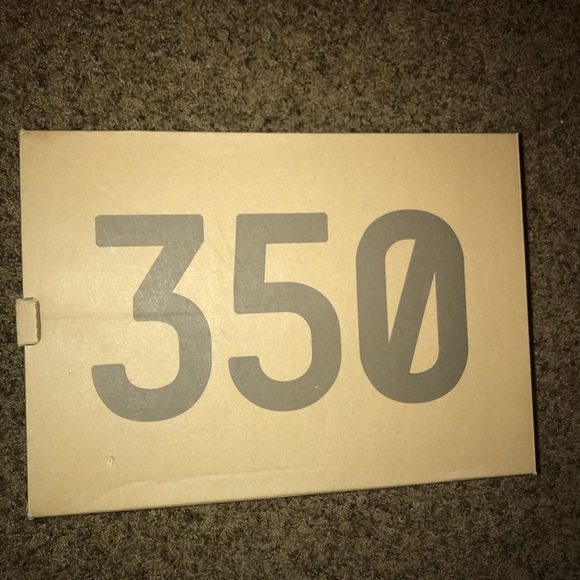 (PRICE NEGOTIABLE) Yeezy 350 V2 “Oreo” - Picture 6 of 8