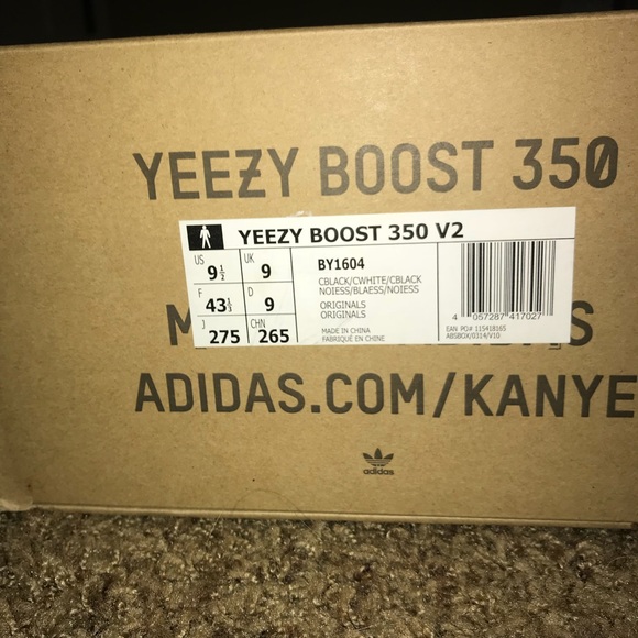 (PRICE NEGOTIABLE) Yeezy 350 V2 “Oreo” - Picture 7 of 8