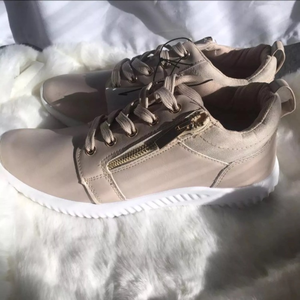 BRAND NEW Tan shoes with gold zipper
