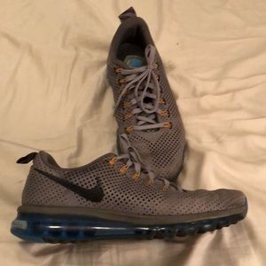 Nike Air Max Motion 2013 - Size 12