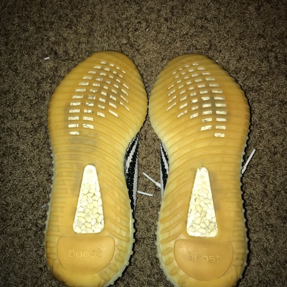 (PRICE NEGOTIABLE) Yeezy 350 V2 “Zebra” - Picture 4 of 6