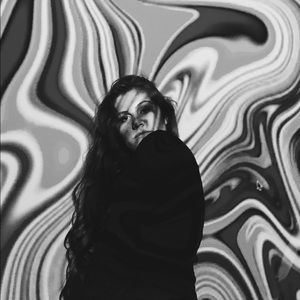 Meet your Posher, Isabel